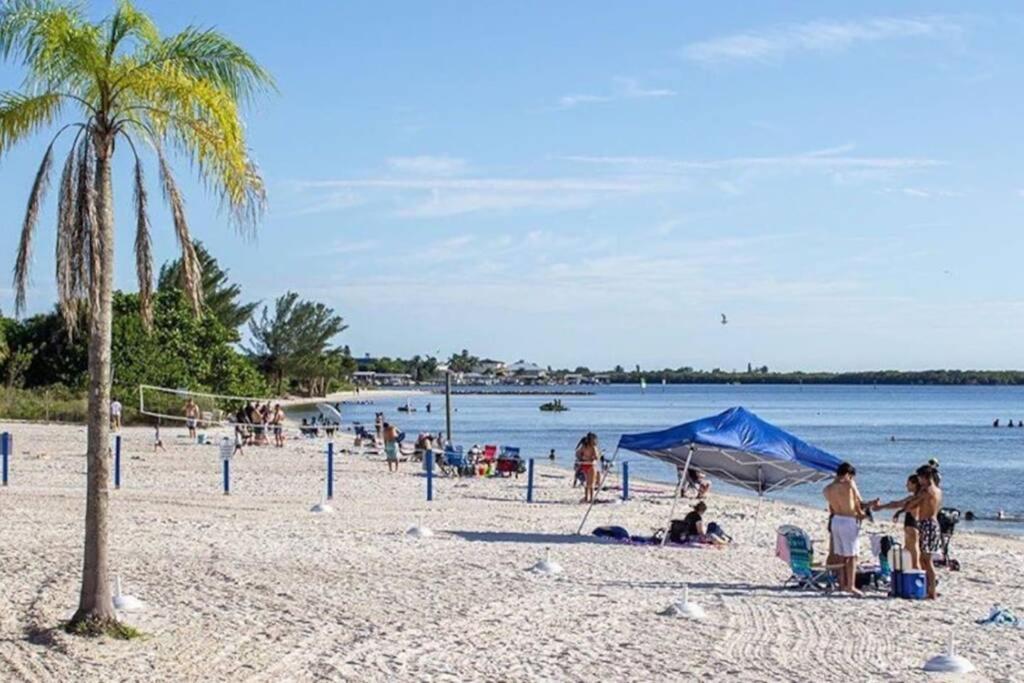 Sea Breeze, Studio 510, Beach Steps Away!+Pool+Wifi Ruskin Buitenkant foto