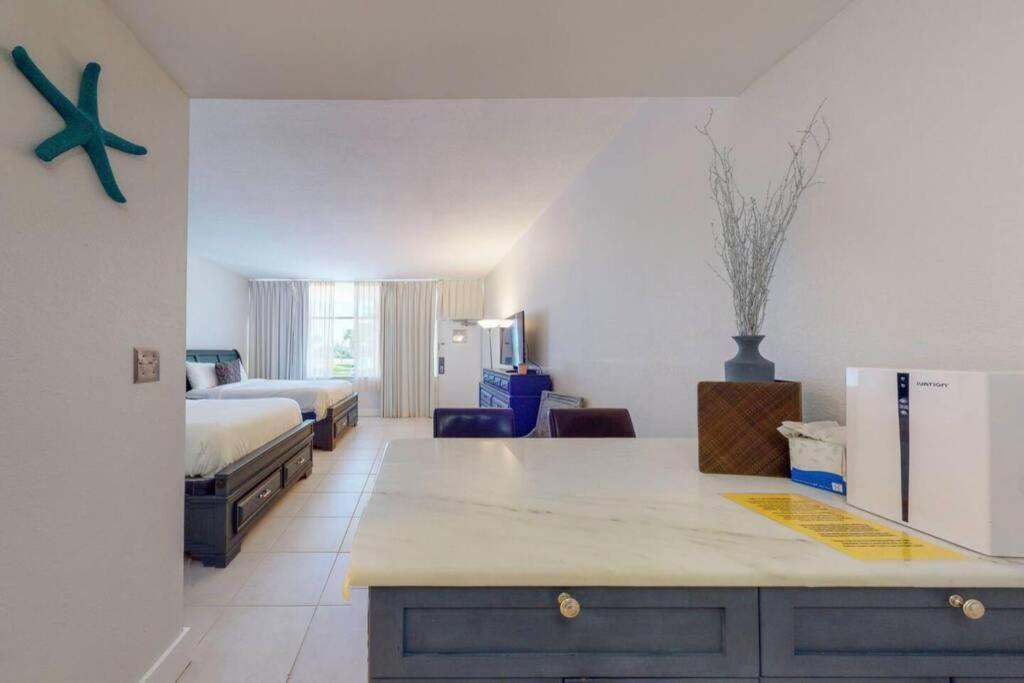 Sea Breeze, Studio 510, Beach Steps Away!+Pool+Wifi Ruskin Buitenkant foto