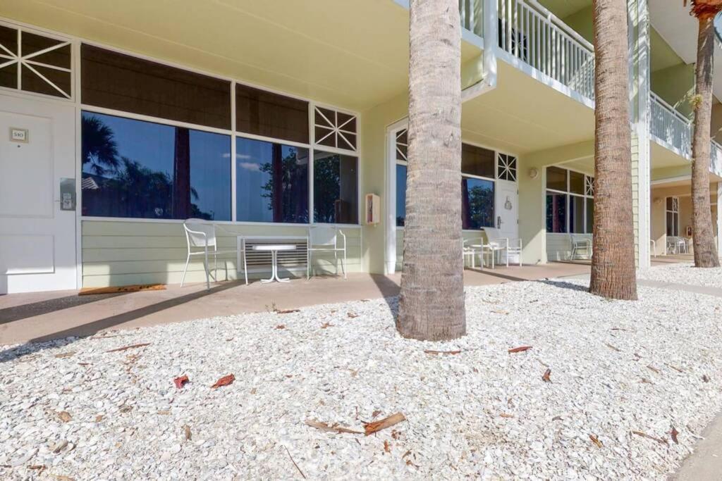Sea Breeze, Studio 510, Beach Steps Away!+Pool+Wifi Ruskin Buitenkant foto