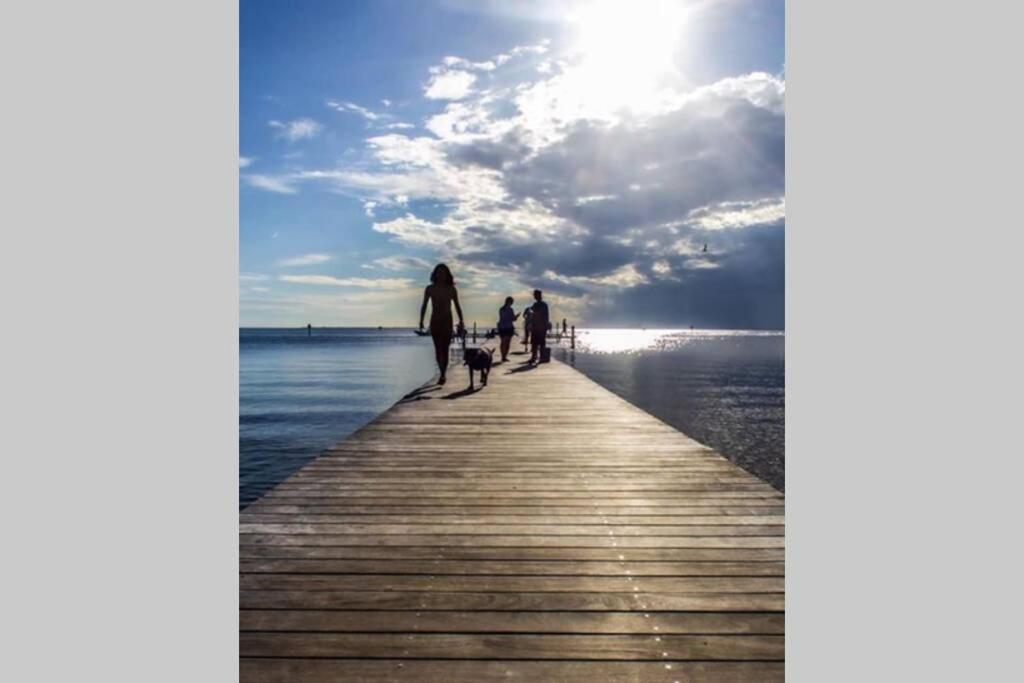 Sea Breeze, Studio 510, Beach Steps Away!+Pool+Wifi Ruskin Buitenkant foto