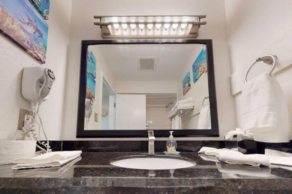 Sea Breeze, Studio 510, Beach Steps Away!+Pool+Wifi Ruskin Buitenkant foto