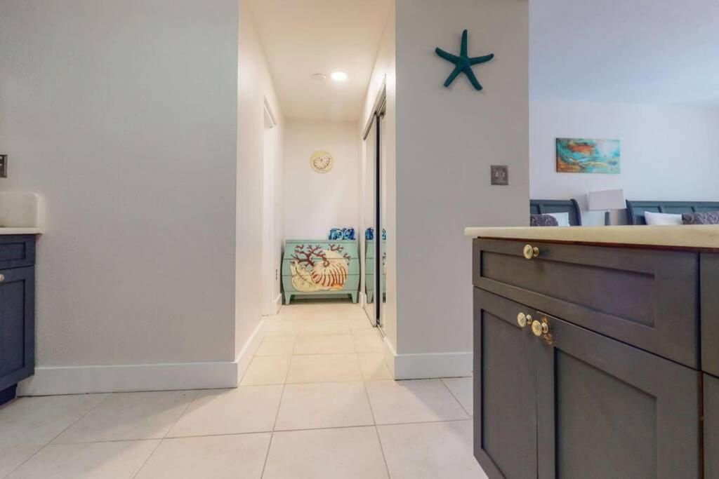 Sea Breeze, Studio 510, Beach Steps Away!+Pool+Wifi Ruskin Buitenkant foto